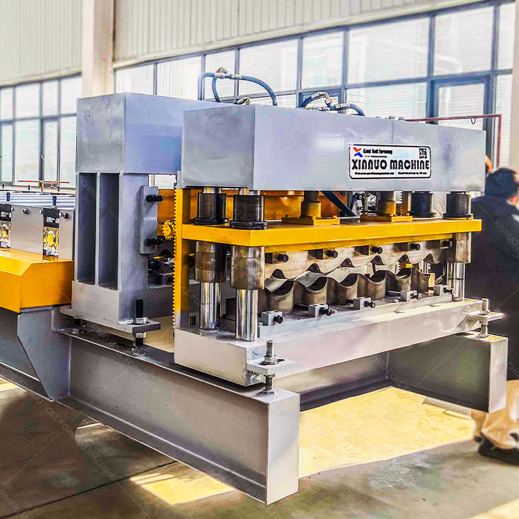 Glazed tile pressing machine