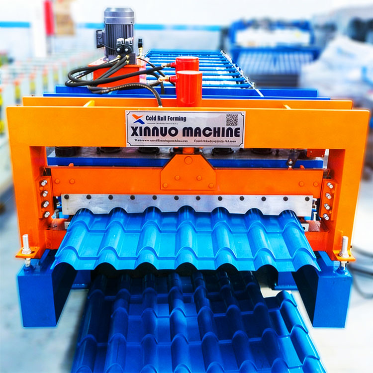 Roof tile forming machine