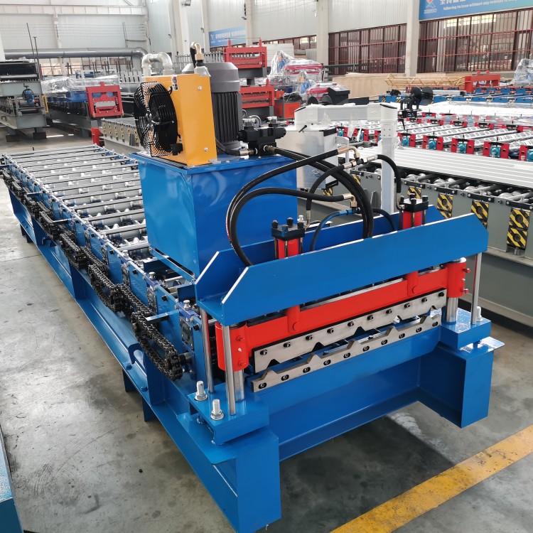 R panel roofing machine