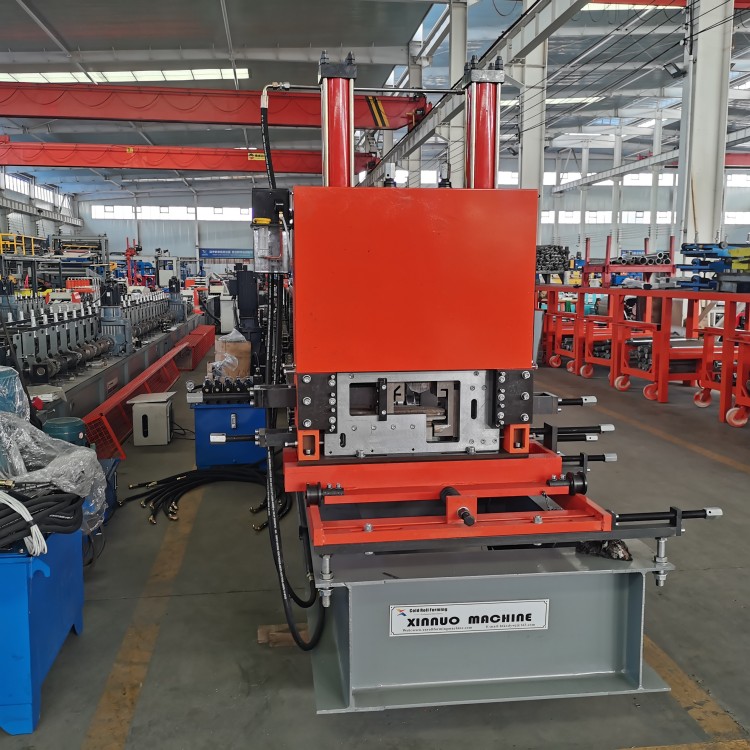  A high-efficiency c profile roll forming machine