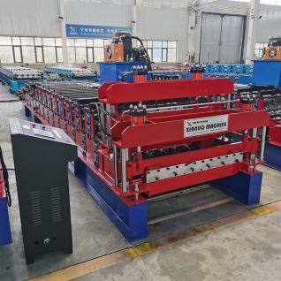Metal roof tile making machine