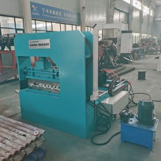 Corrugated sheet roof panel curving machine