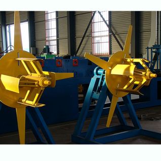 Uncoiling and leveling machine